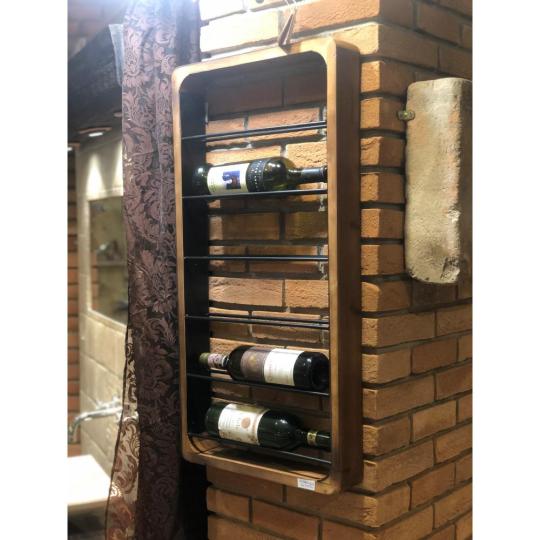 nastenny drziak na flase kovane zelezo drevo prirodny doplnok do vina restauracia vinaren stredomorsky provensalsky styl sedliacky.jpg